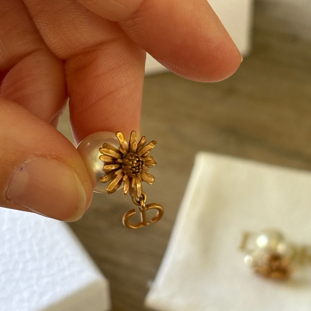 DIOR | TRIBALES pearl and rose gold earrings - Picture 10 of 10